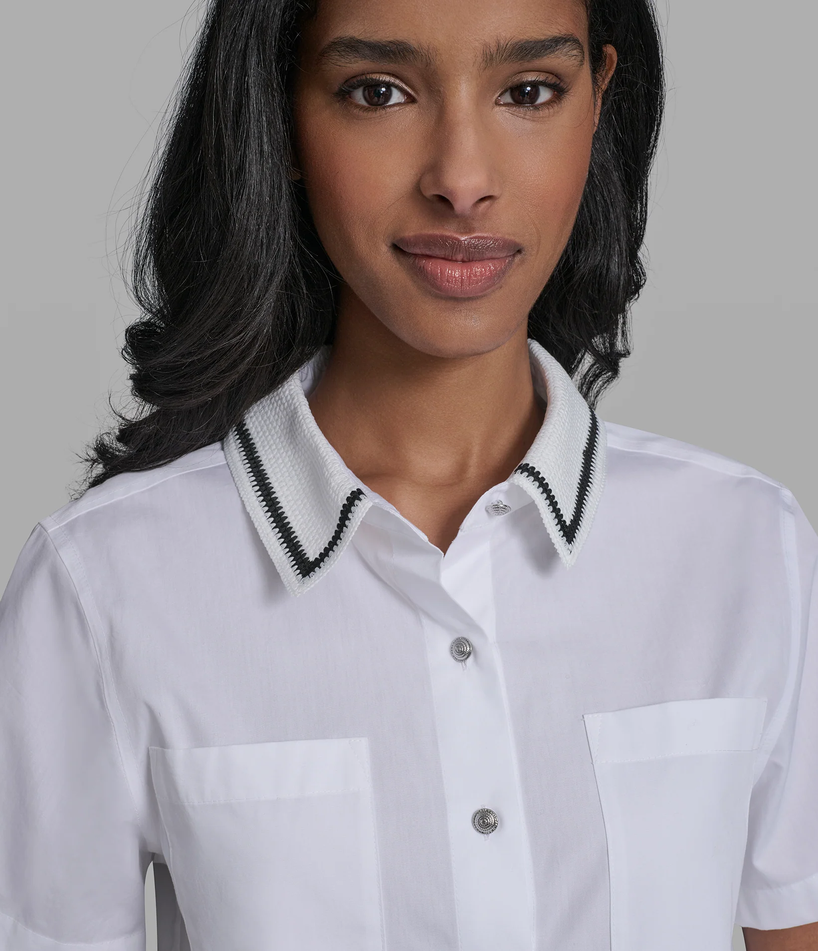 SHORT SLEEVE CROCHET COLLAR POPLIN SHIRT