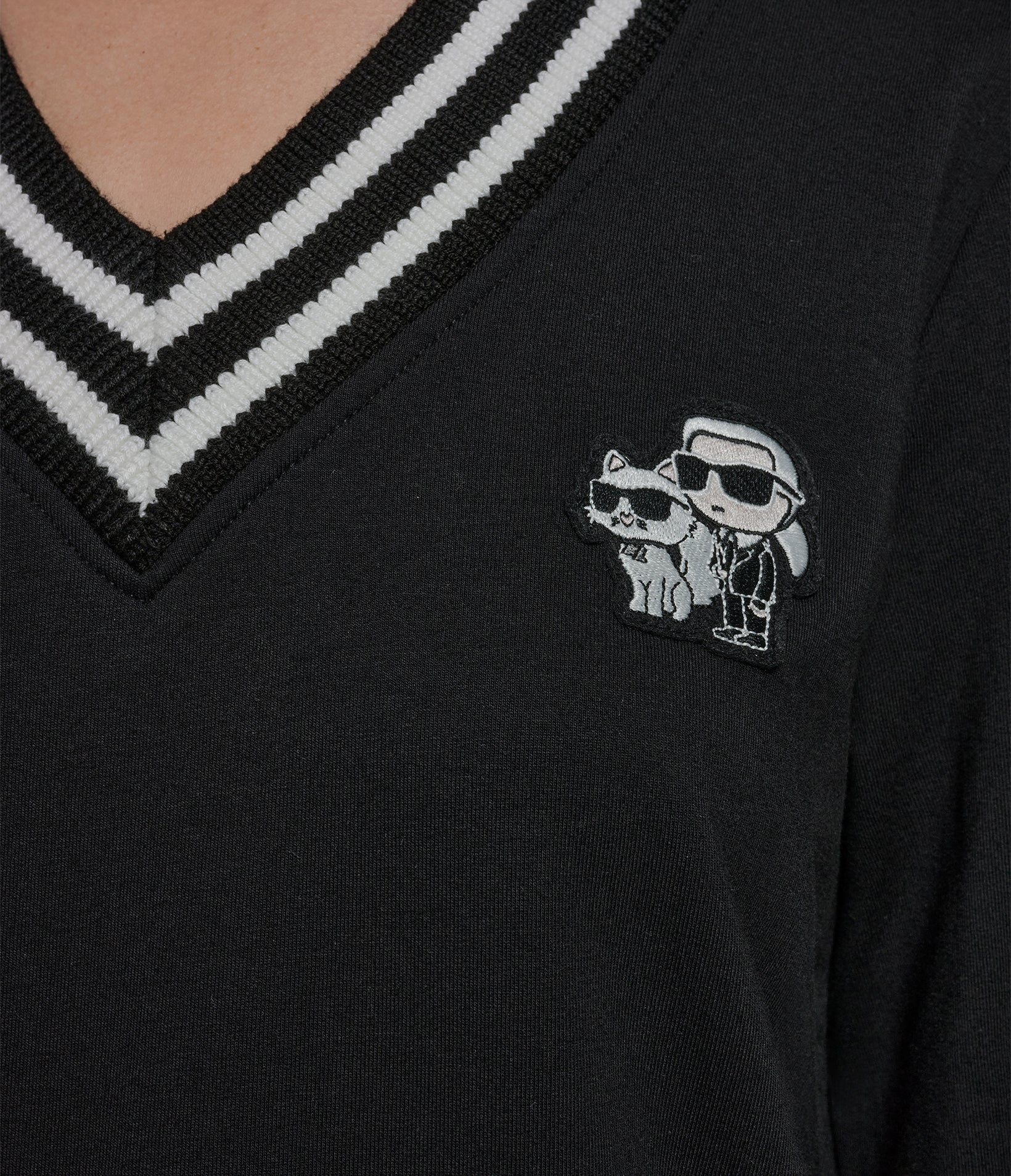 VARSITY PATCH V-NECK SWEATSHIRT - Image 6